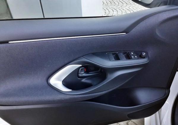 Toyota Yaris cena 94900 przebieg: 169, rok produkcji 2023 z Poznań małe 232